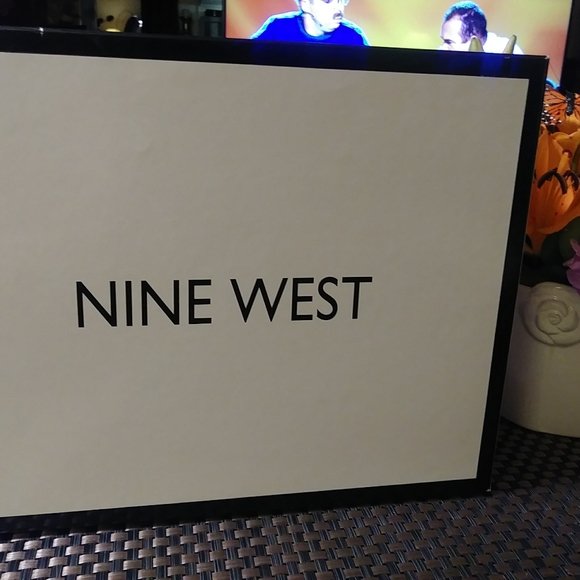 Nine West size 7.5 M.genuine leather.New in box. - Picture 13 of 13